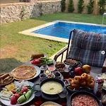 Vital Isitmali Havuzlu Villa&bungalov Bed and Breakfast