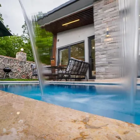 Vital Isitmali Havuzlu Villa&bungalov Bed & Breakfast
