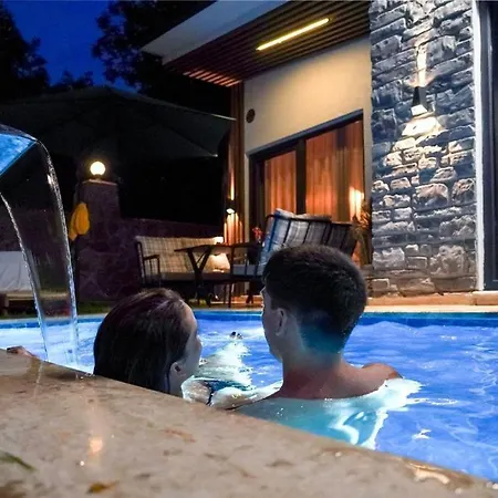 Vital Isitmali Havuzlu Villa&bungalov *