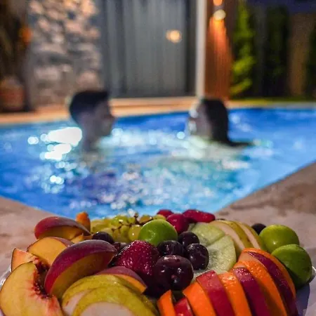 Couette-café Vital Isitmali Havuzlu Villa&bungalov Sapanca