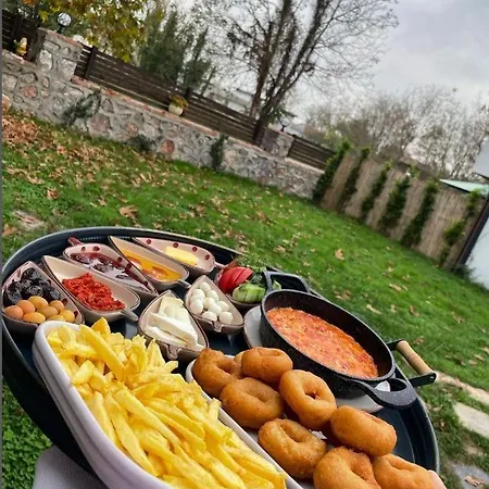Vital Isitmali Havuzlu Villa&bungalov Couette-café