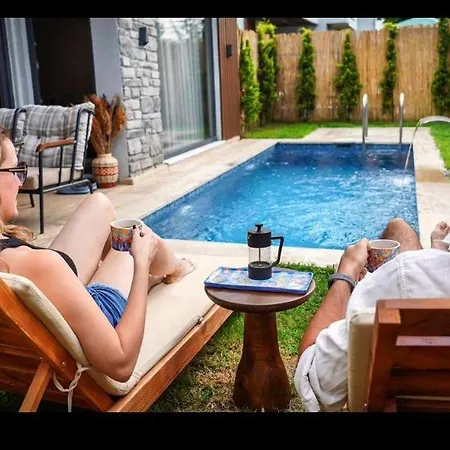 Vital Isitmali Havuzlu Villa&bungalov Couette-café *